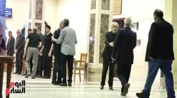 نجوم الفن يقدمون واجب العزاء فى عبد الرحمن أبو زهرة بحضور أسرته .. صور